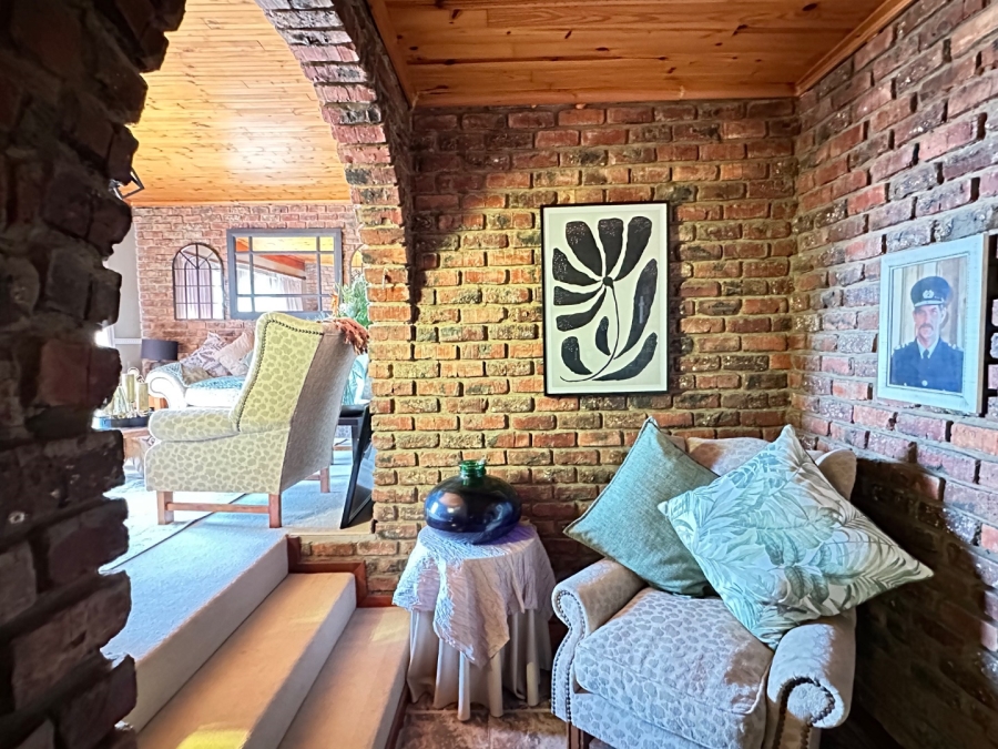 6 Bedroom Property for Sale in Heiderand Western Cape